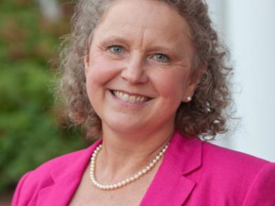 headshot of Pamela Norris